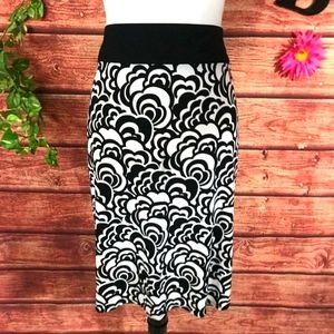 Tahari Skirt Black White Floral Stretch Knee Size 6